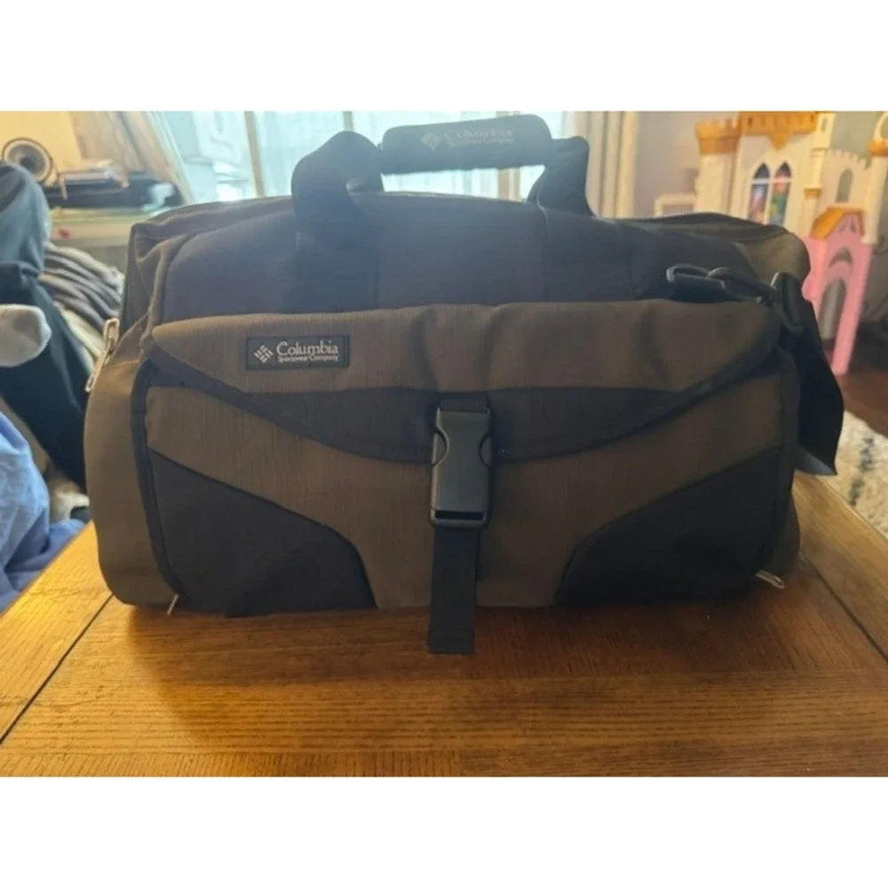 Columbia Sportswear Seascape Gatemouth Duffel Bag Olive Green Black Carry On
